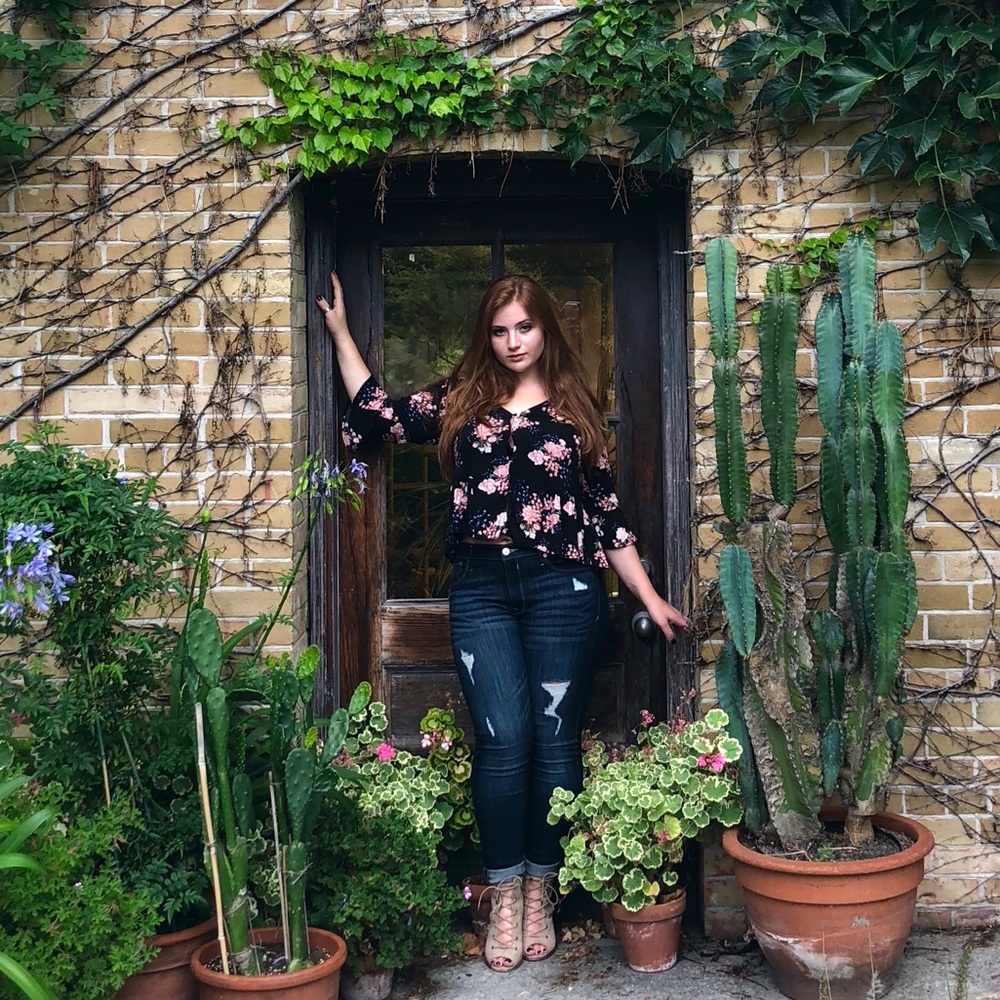 Meet your Posher, Ava